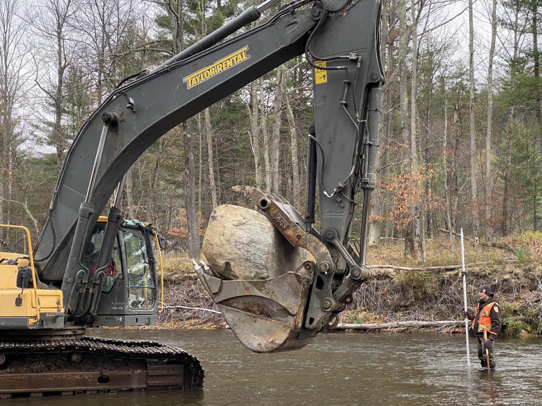 Laying the W-weir apex footer