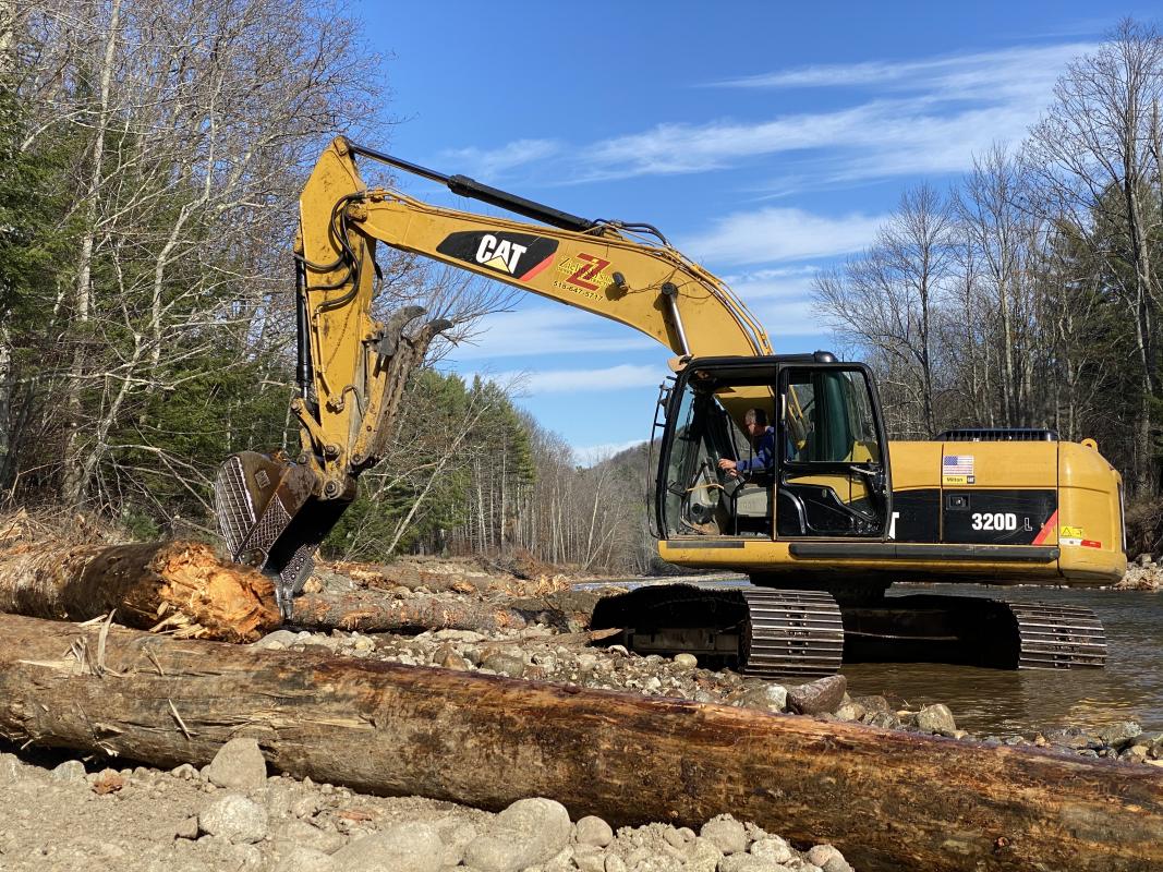 Laying 30' logs for root-wrap.